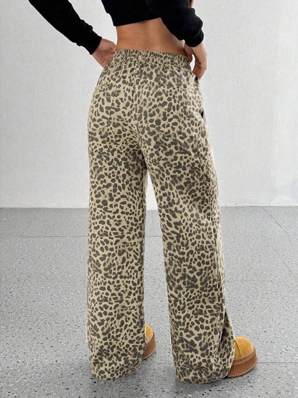 Leopard Wide-Leg Drawstring Pants - Picture 6 of 9